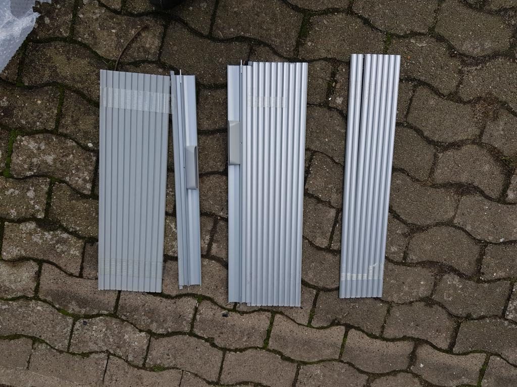 Kaputte Schiebetüren vom Campingschrank meines VW T5 California.